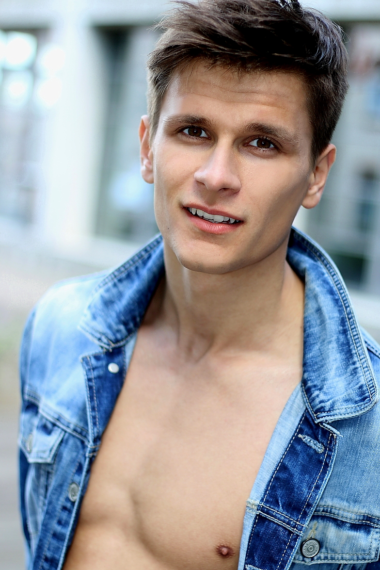 Model - DENIZ - Picture #1