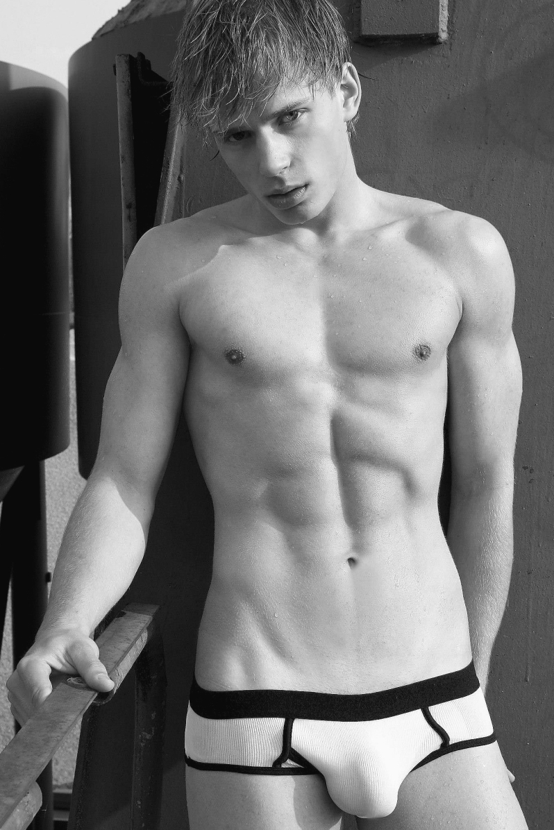 Model - SIMON - Picture #11