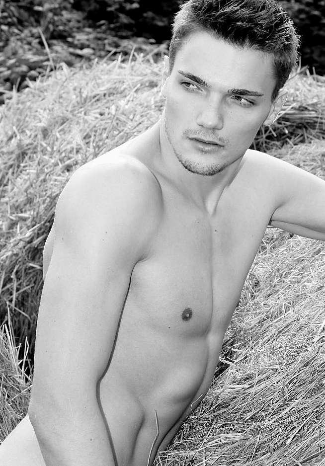 Model - ALEKS - Picture #16
