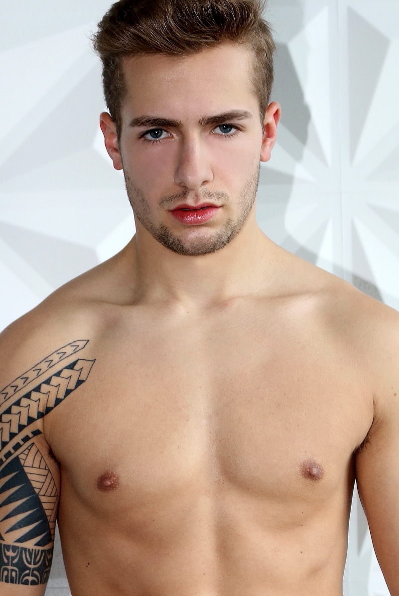 Model - ERIC - Picture #2