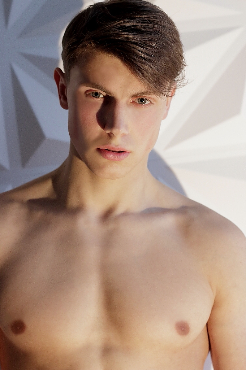 Newcomer - NIKOLAJ